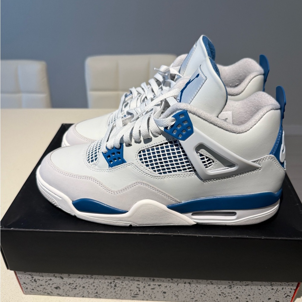 Jordan 4 Retro - Picture 3 of 6